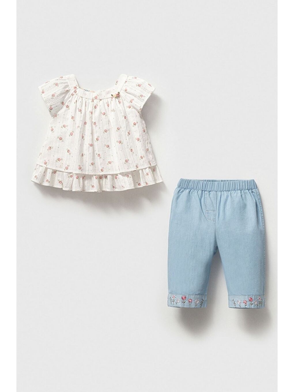 Ekru Gül Desenli Grogren Detaylı Bluz Ve Nakışlı Jean Takım