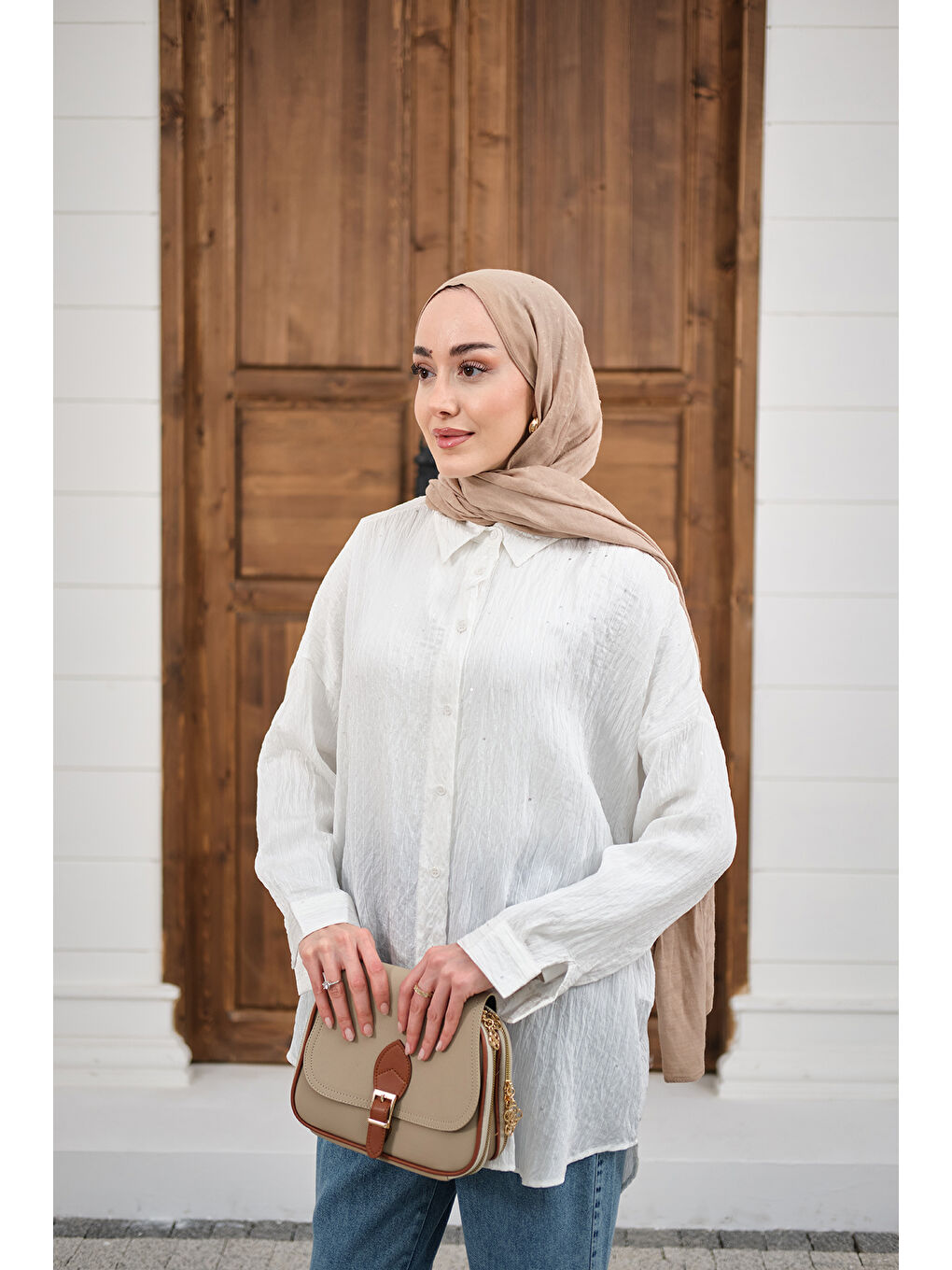 Kadın Pul Detaylı Kendinden Desen Gömlek Beyaz-2