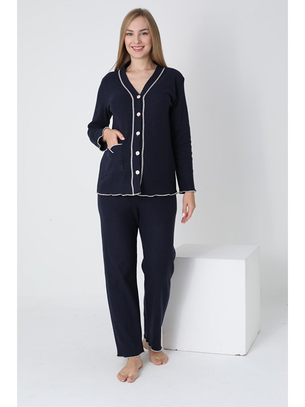 Lacivert Önden Düğmeli Ayarlanabilir Bel Kol ve Paça Fırfır Detaylı Hamile Pijama Takımı-2