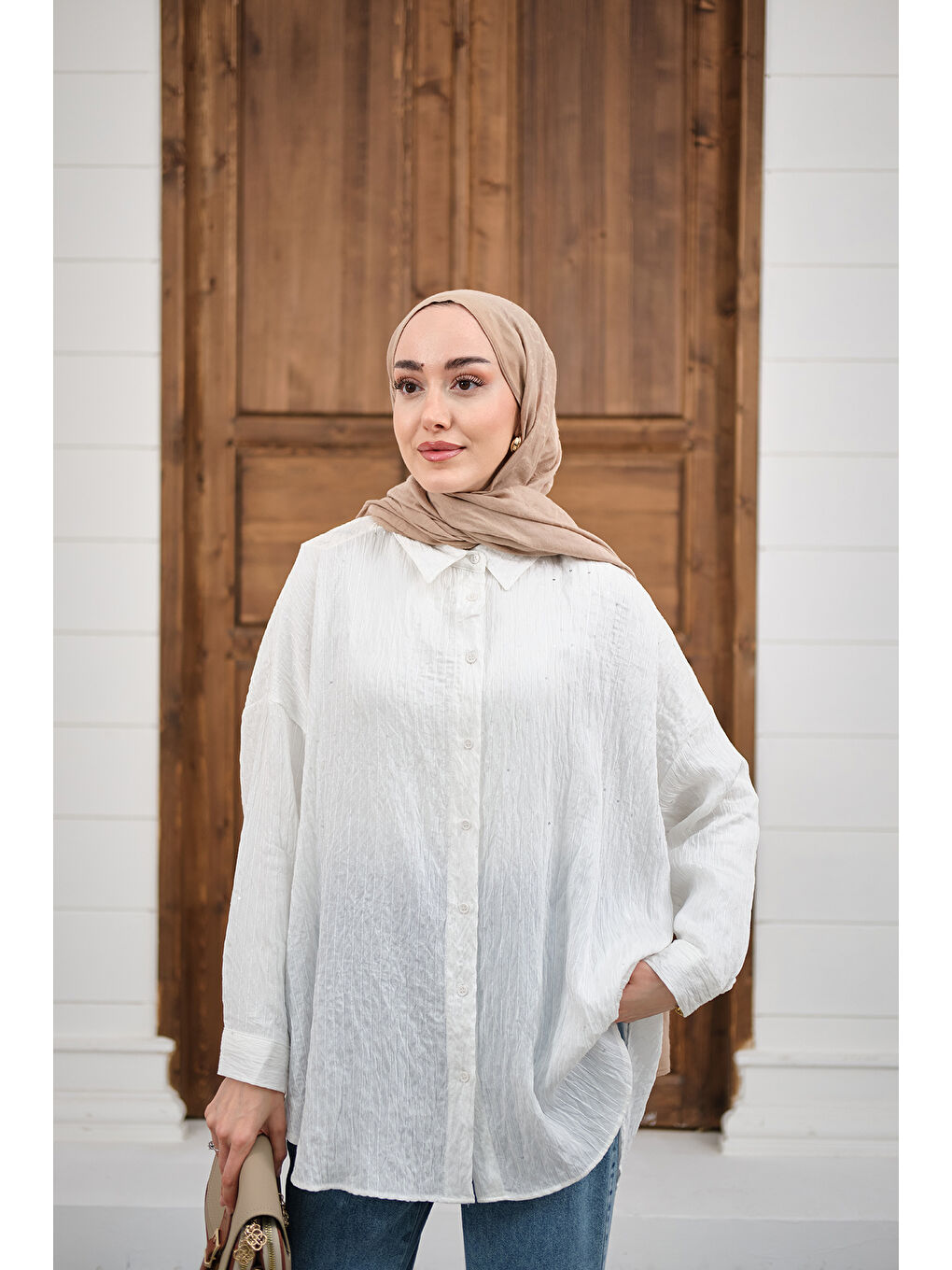 Kadın Pul Detaylı Kendinden Desen Gömlek Beyaz-3