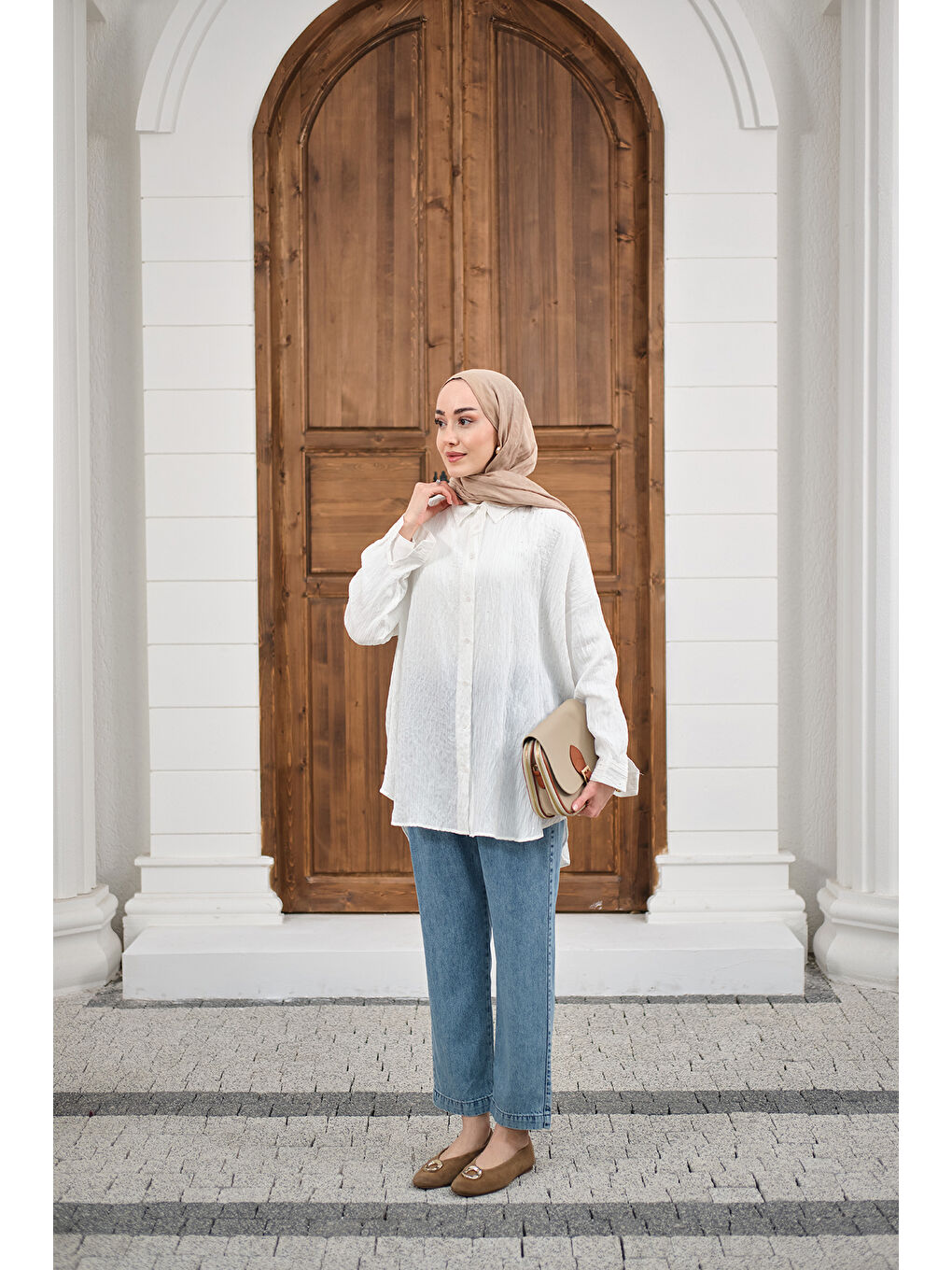 Kadın Pul Detaylı Kendinden Desen Gömlek Beyaz-4