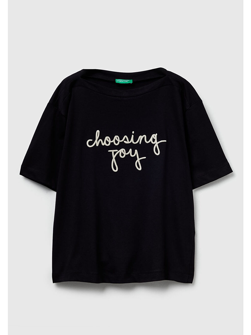 Kadın Siyah %100 Pamuk Önü Yazı İşlemeli Kayık Yaka T-Shirt