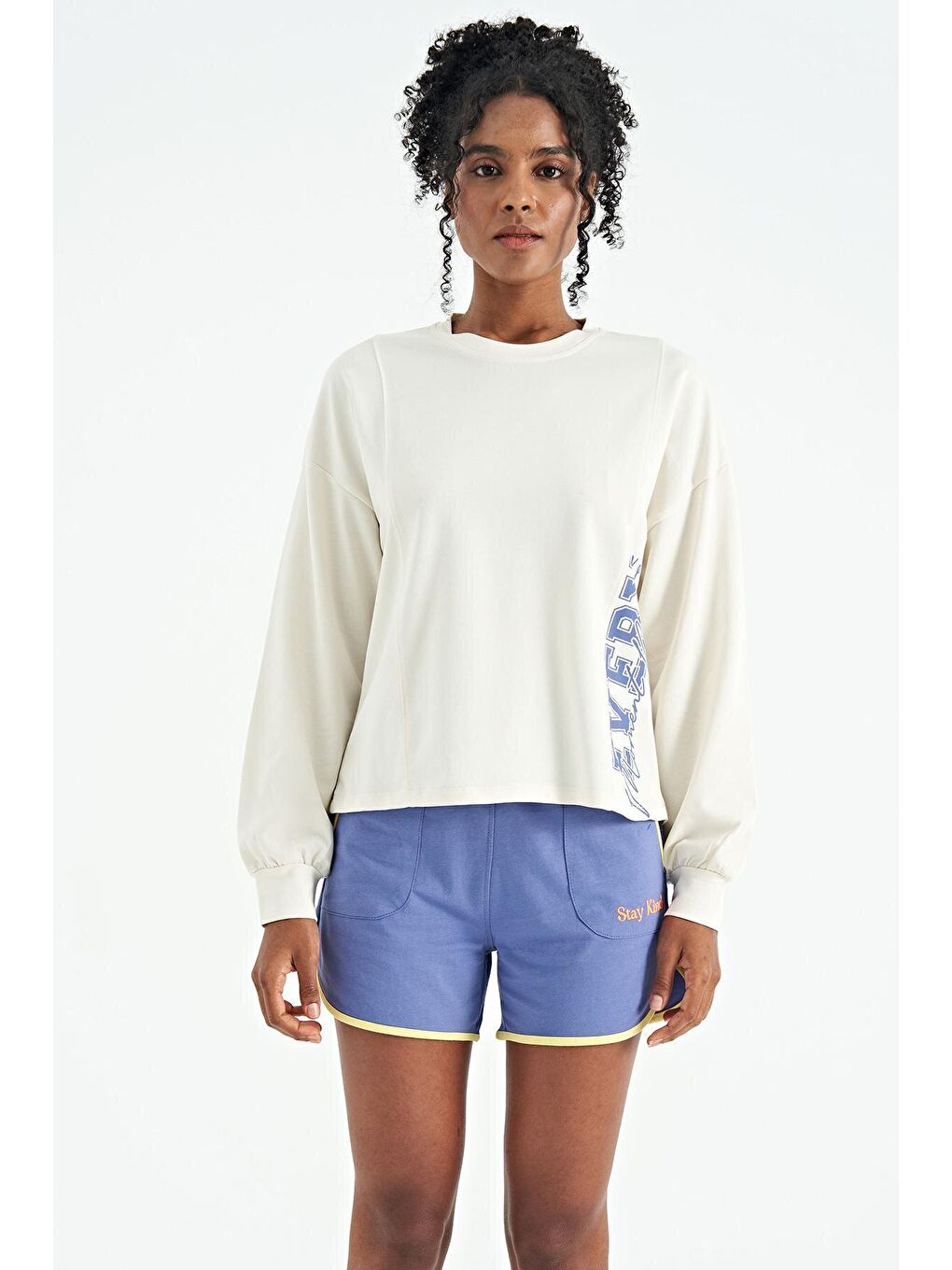 Veryperi Ekru Nakış Detaylı Balon Kol Crop Basic Kadın Sweatshirt - 02118