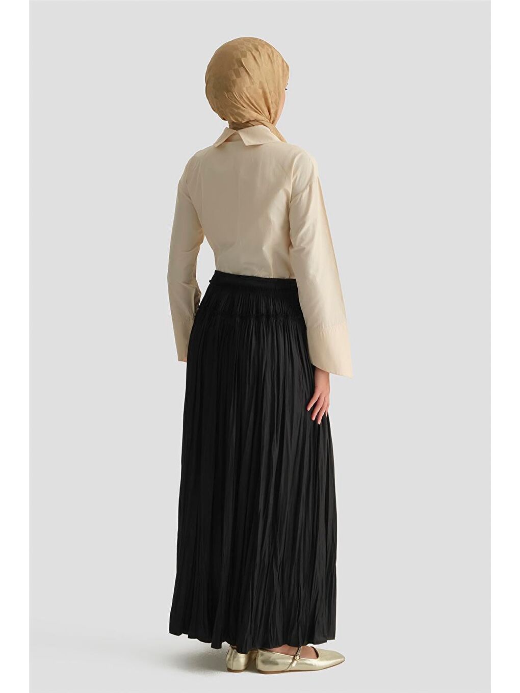 Kırışık Efektli Saten Etek Siyah-3