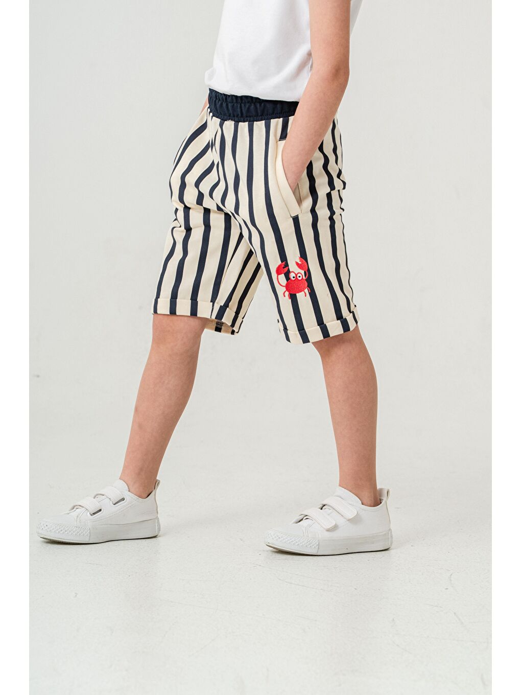 Lacivert Tüm Alan Çizgili Yengeç Baskılı Erkek Çocuk Şort-4