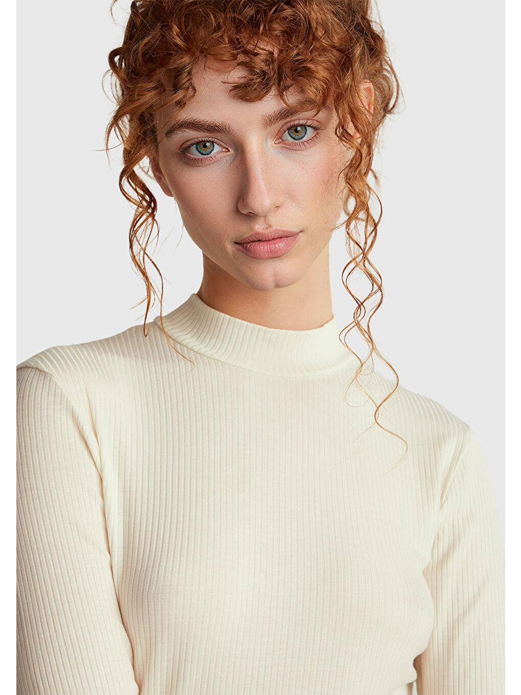 Ekru Kadın Krem Liyosel Karşımlı Yarım Kol Slim Fit Dik Yaka T-Shirt-5