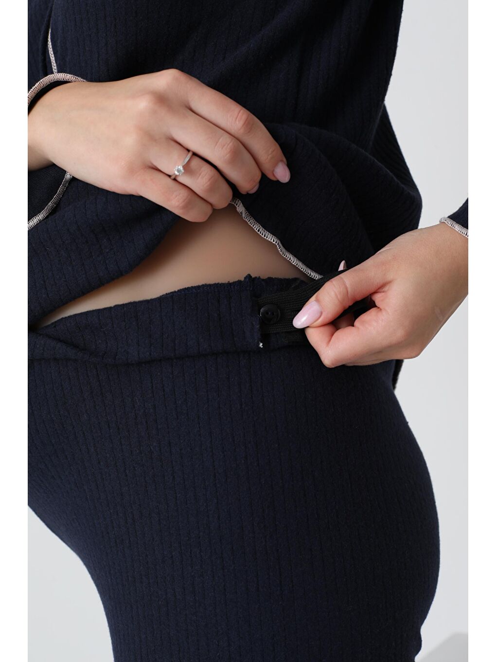 Lacivert Önden Düğmeli Ayarlanabilir Bel Kol ve Paça Fırfır Detaylı Hamile Pijama Takımı-5