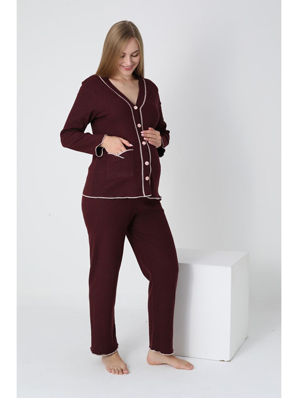 Bordo Önden Düğmeli Ayarlanabilir Bel Kol ve Paça Fırfır Detaylı Hamile Pijama Takımı-2