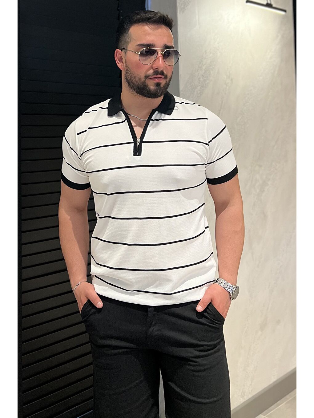 Beyaz Erkek Polo Yaka Yarım Fermuarlı Çizgi Desenli Triko Tişört