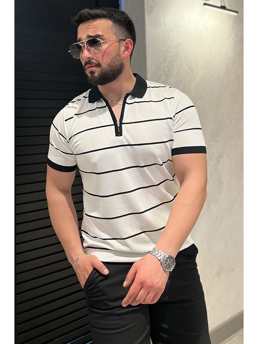 Beyaz Erkek Polo Yaka Yarım Fermuarlı Çizgi Desenli Triko Tişört-1