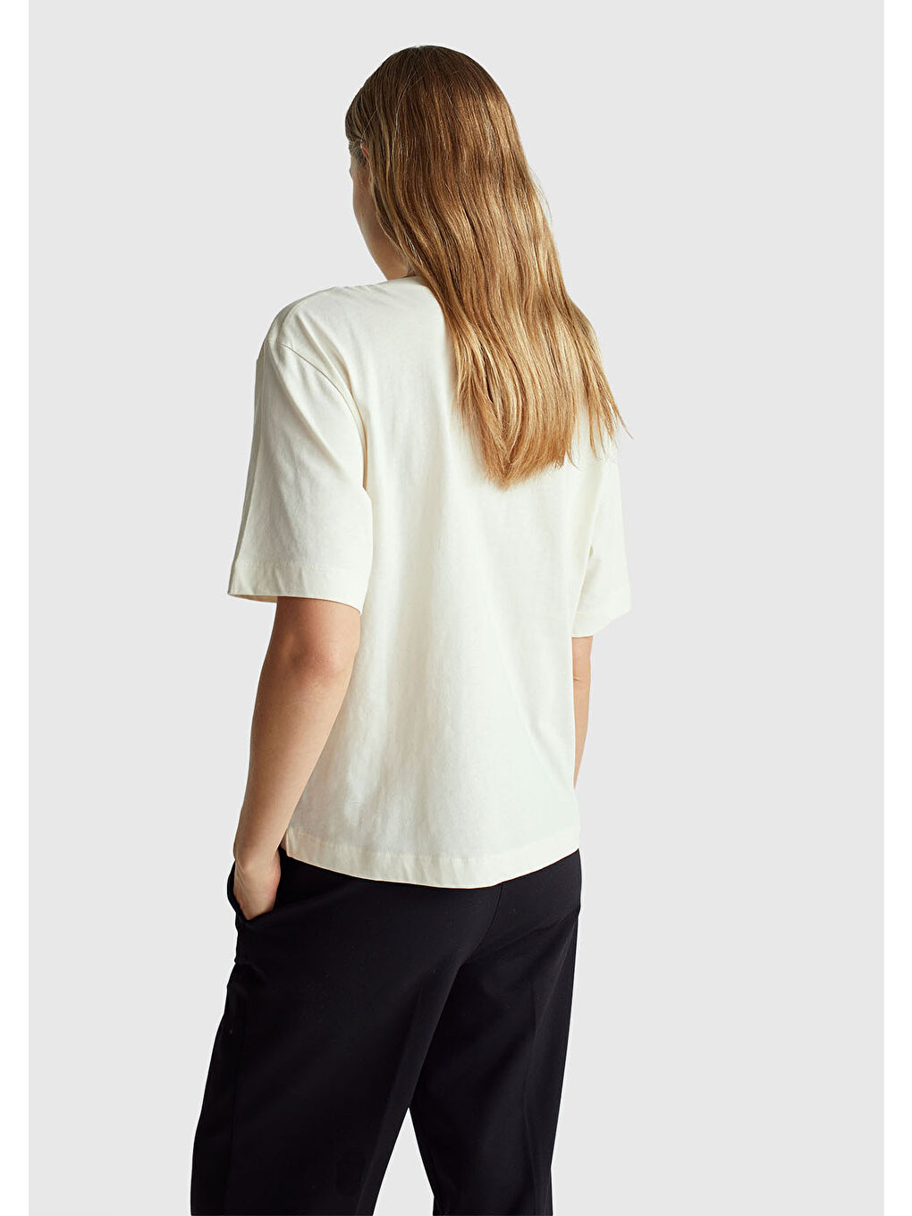Ekru Kadın Krem %100 Pamuk Önü Yazı İşlemeli Kayık Yaka T-Shirt-2