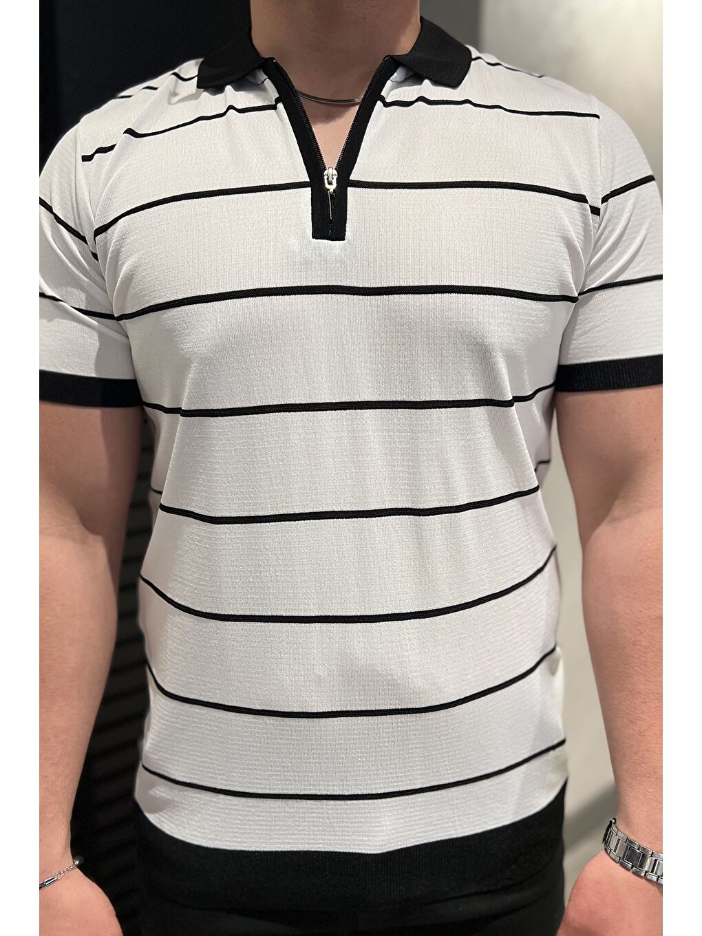 Beyaz Erkek Polo Yaka Yarım Fermuarlı Çizgi Desenli Triko Tişört-3