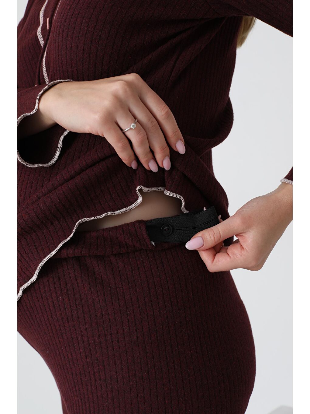 Bordo Önden Düğmeli Ayarlanabilir Bel Kol ve Paça Fırfır Detaylı Hamile Pijama Takımı-5