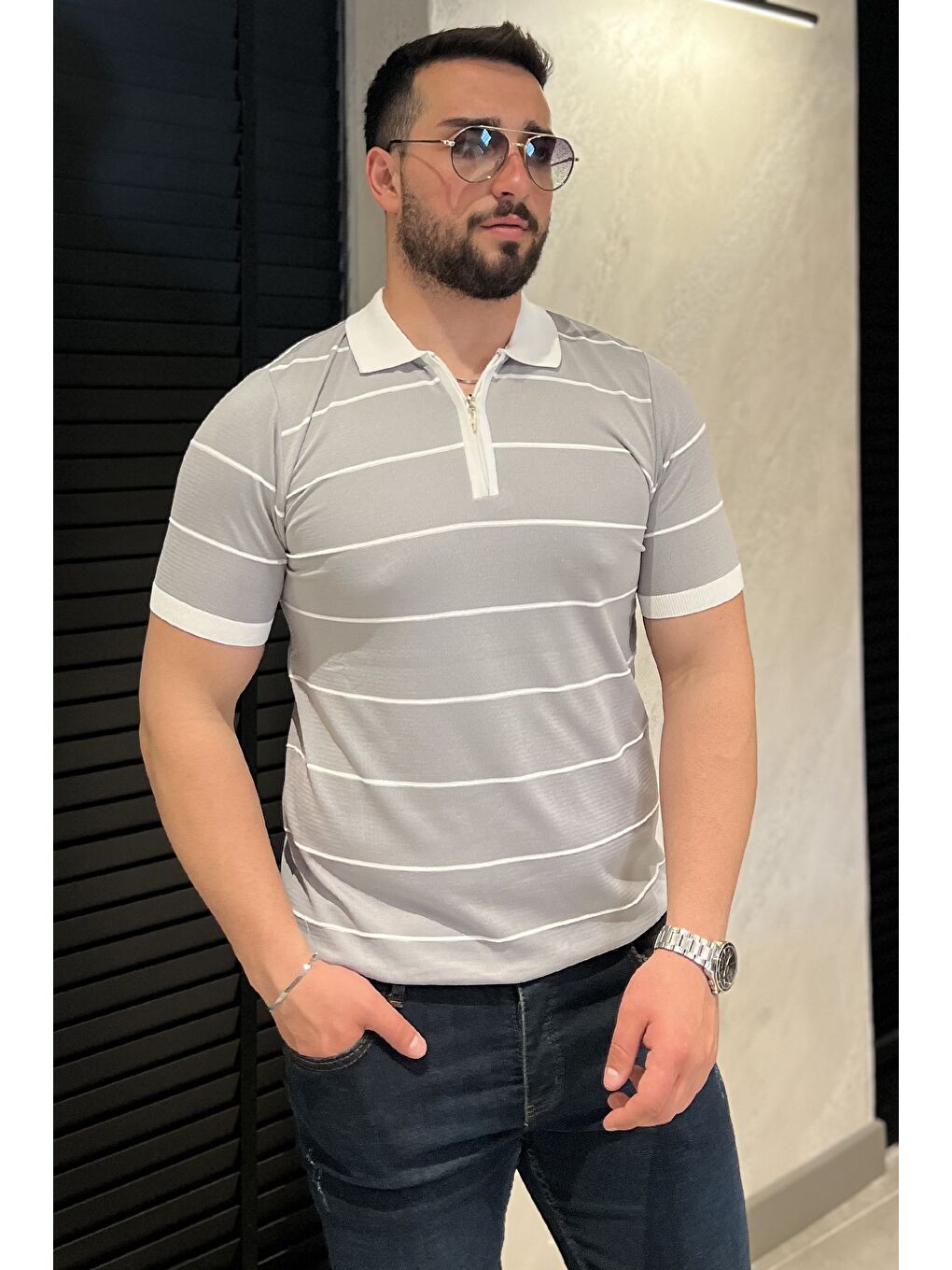 Gri Erkek Polo Yaka Yarım Fermuarlı Çizgi Desenli Triko Tişört