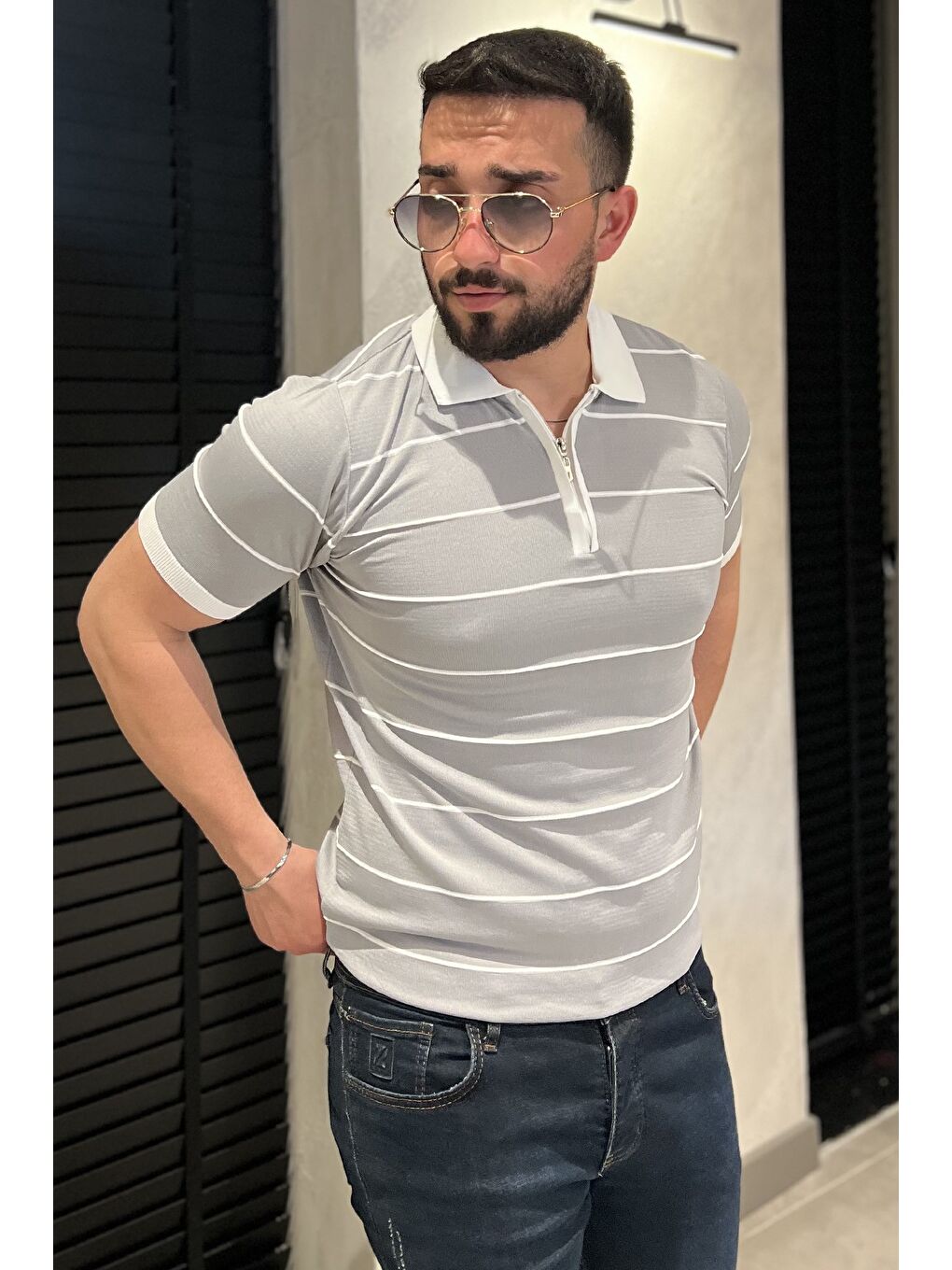 Gri Erkek Polo Yaka Yarım Fermuarlı Çizgi Desenli Triko Tişört-1