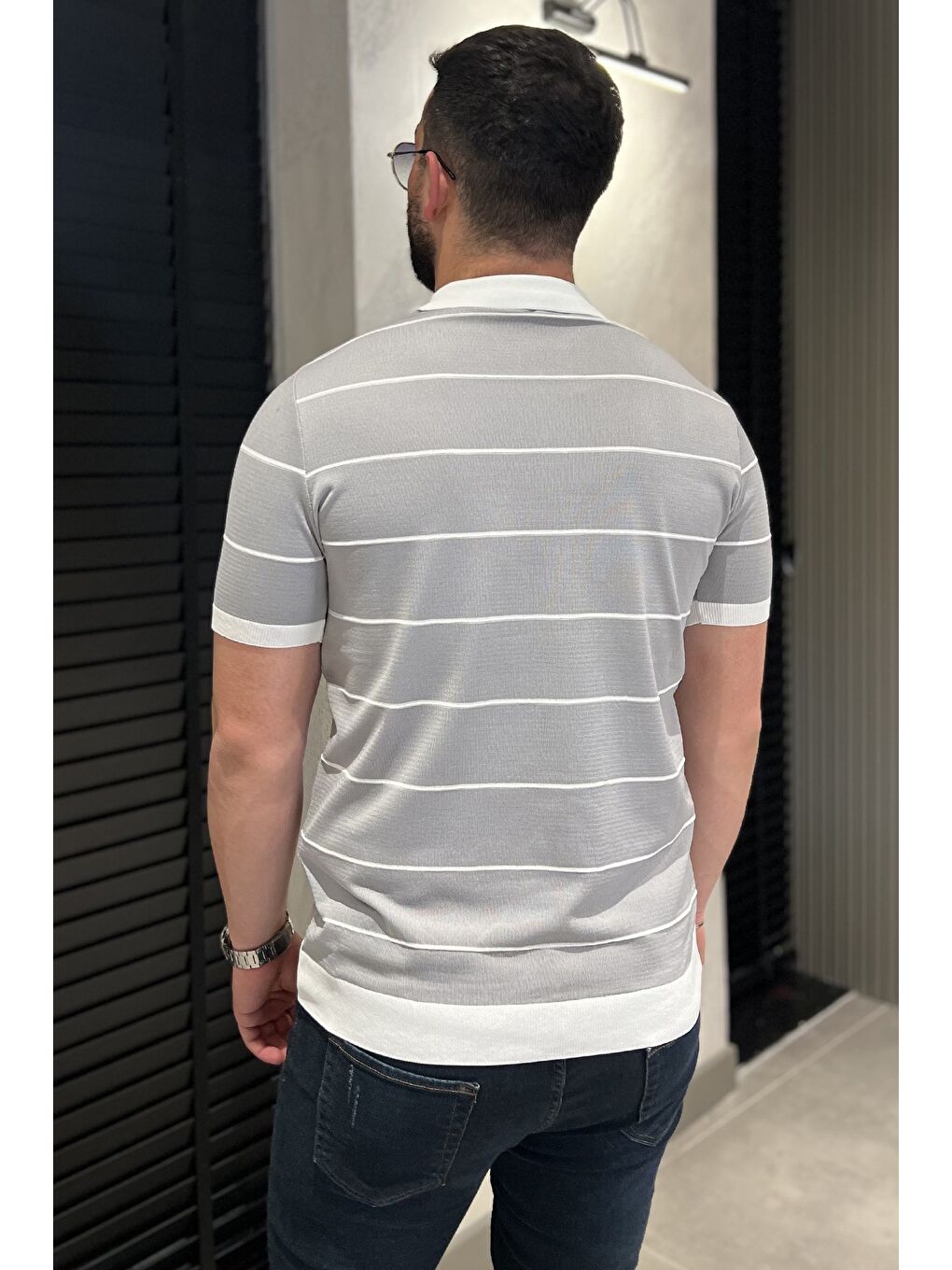 Gri Erkek Polo Yaka Yarım Fermuarlı Çizgi Desenli Triko Tişört-2