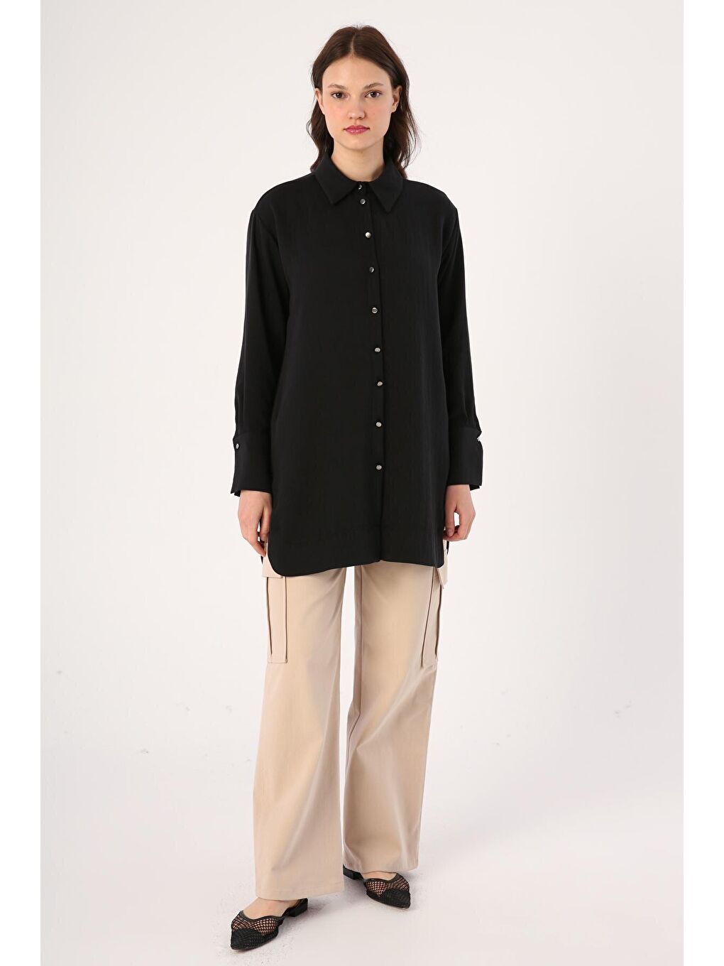 Siyah Yanları Yırtmaçlı Metal Düğmeli Gömlek Tunik-1