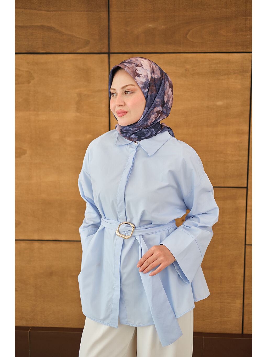 Kadın Toka Detaylı Uzun Kuşaklı Gömlek Bebe Mavi-4