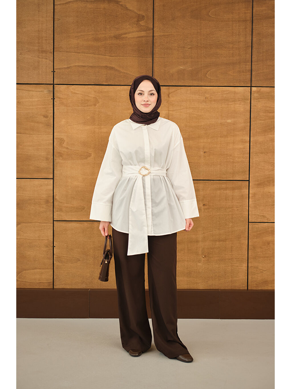 Kadın Toka Detaylı Uzun Kuşaklı Gömlek Beyaz-1