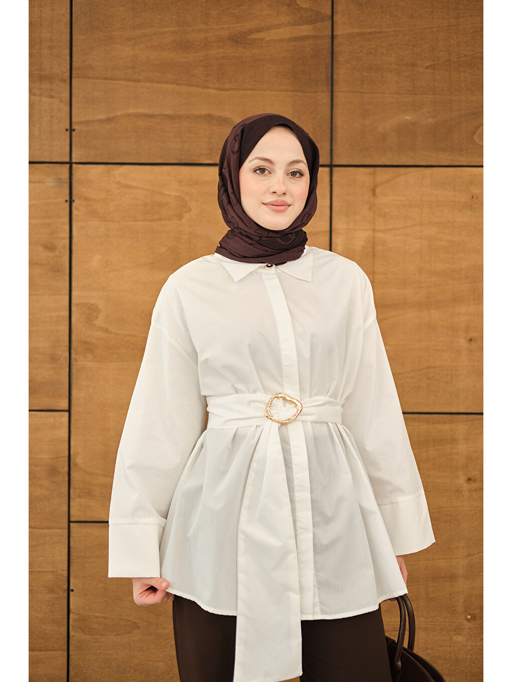 Kadın Toka Detaylı Uzun Kuşaklı Gömlek Beyaz-2