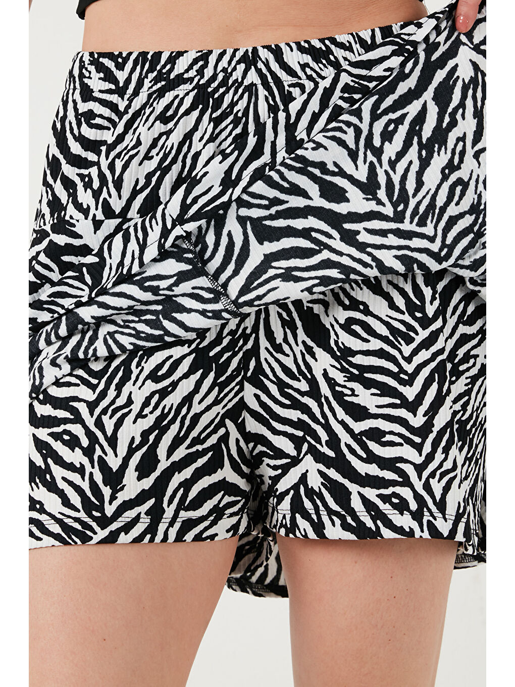 Kahverengi Desenli Beli Lastikli Slim Fit Mini 2'li Paket Kadın Şort Etek 5864024S2-5