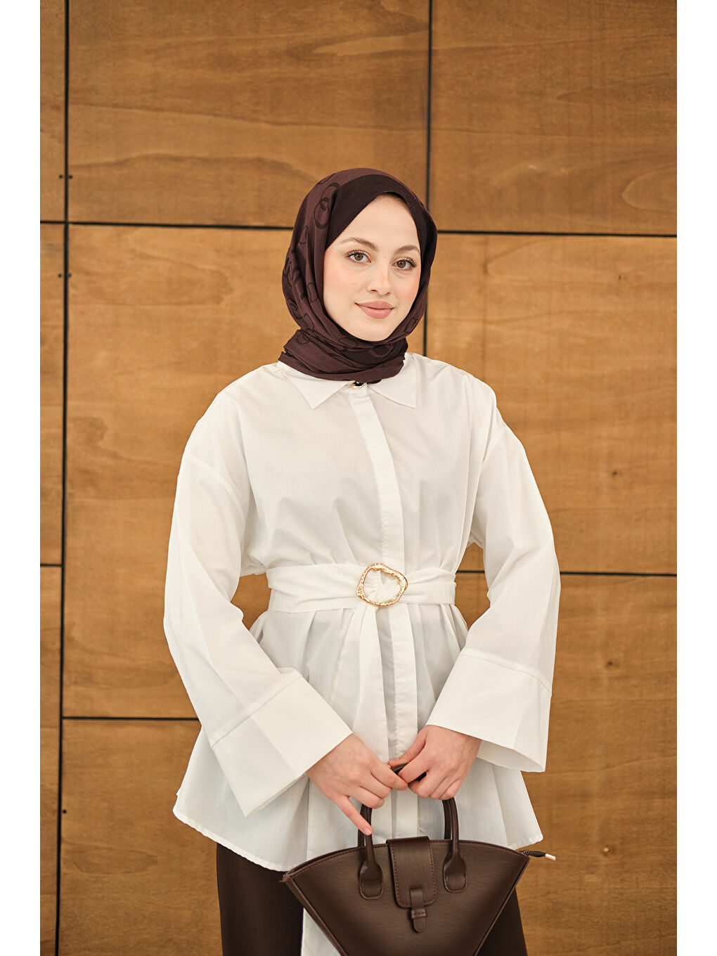 Kadın Toka Detaylı Uzun Kuşaklı Gömlek Beyaz-4