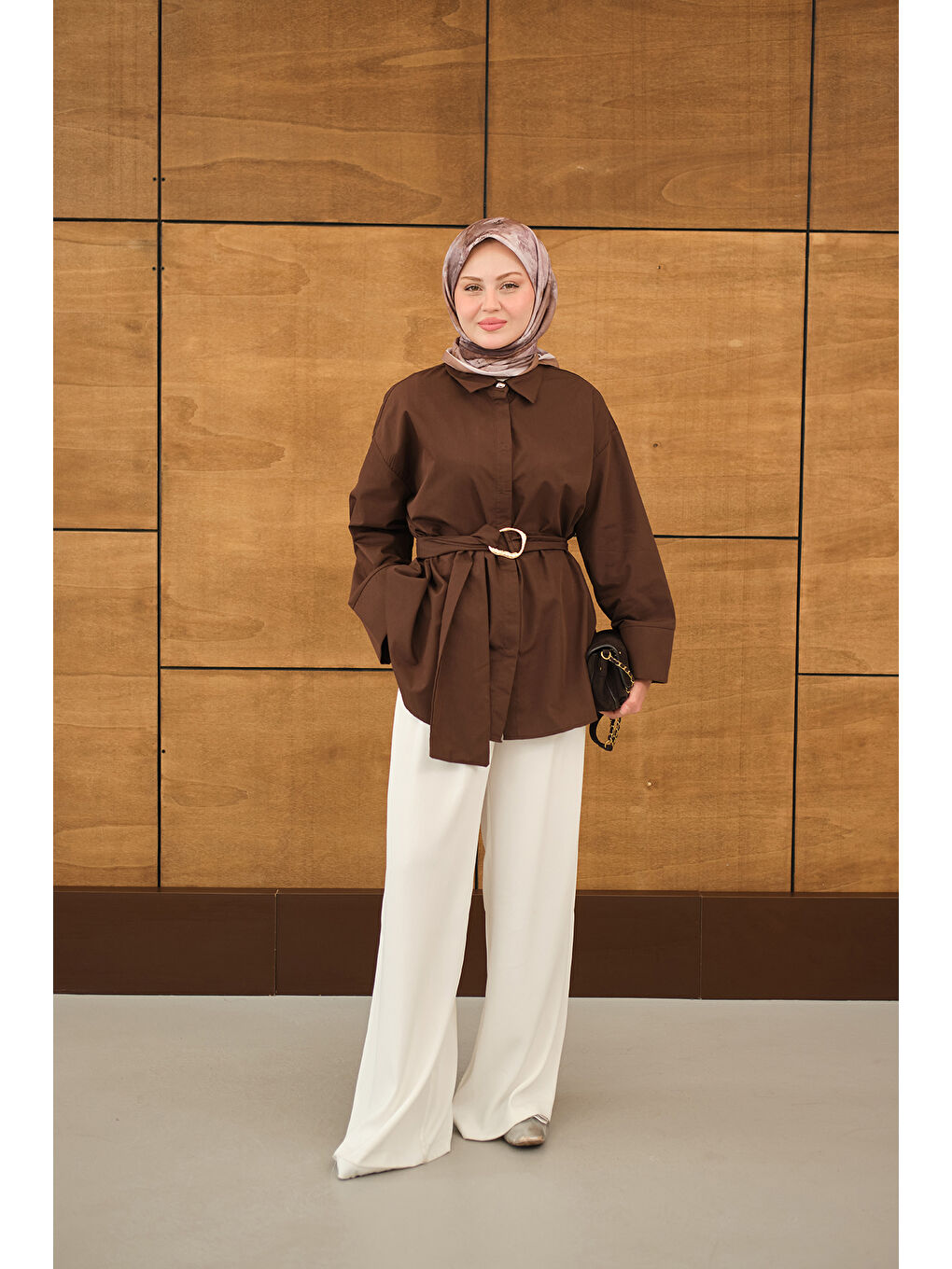 Kadın Toka Detaylı Uzun Kuşaklı Gömlek Kahverengi-1