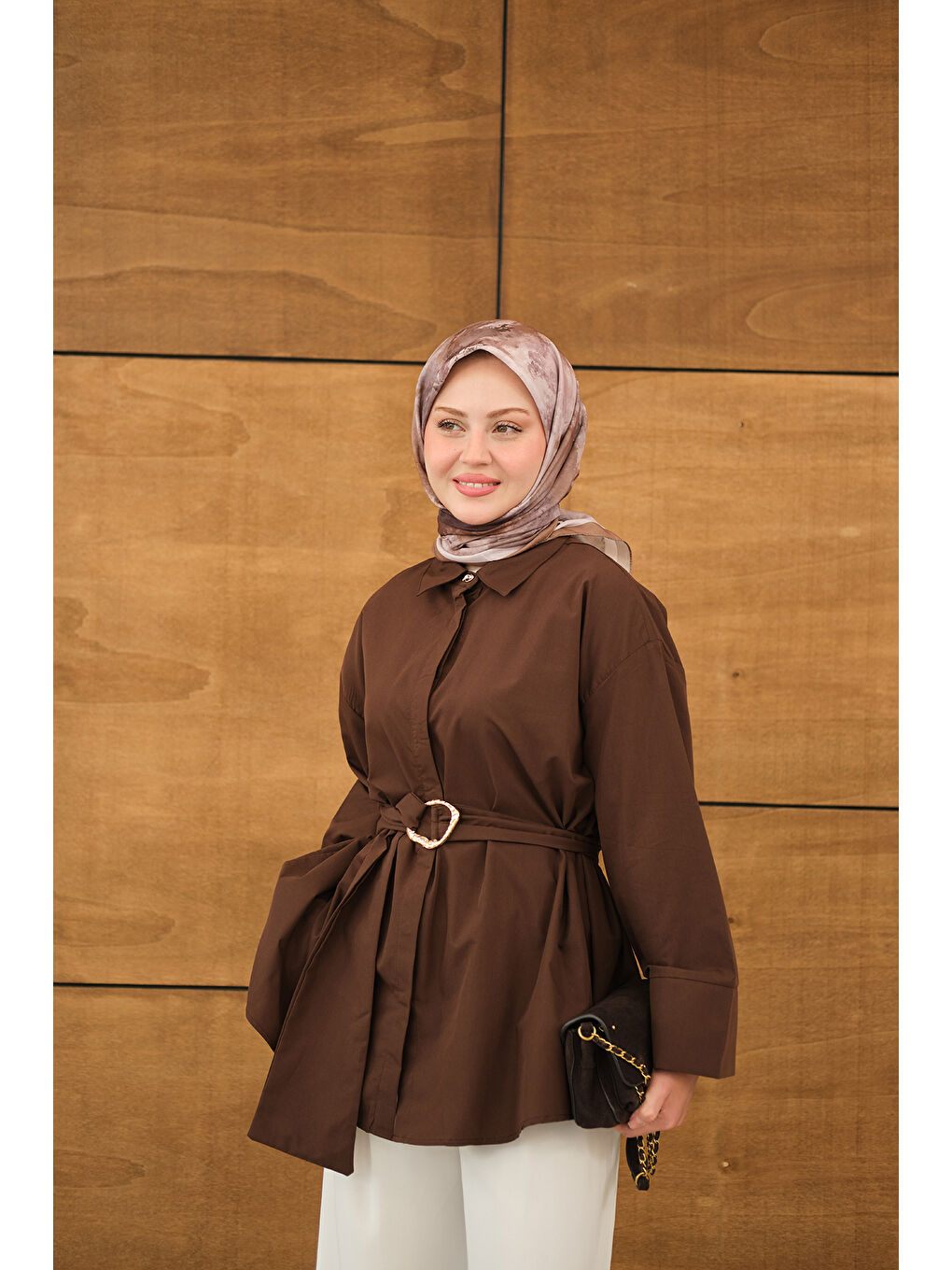 Kadın Toka Detaylı Uzun Kuşaklı Gömlek Kahverengi-2