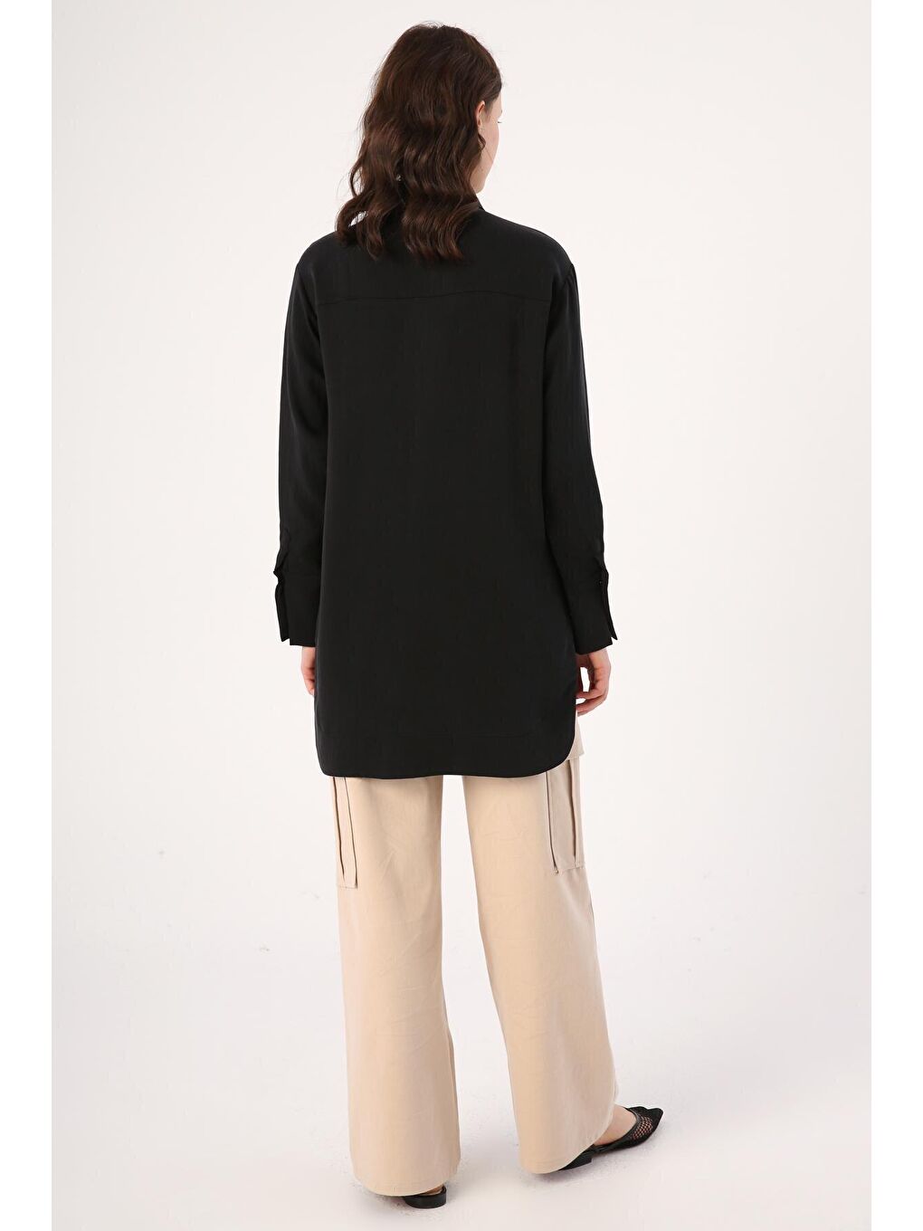 Siyah Yanları Yırtmaçlı Metal Düğmeli Gömlek Tunik-3