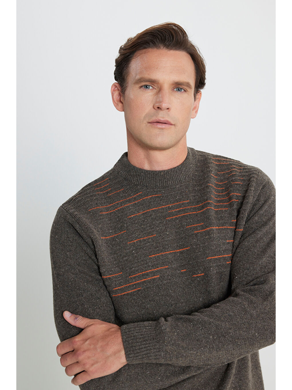 Kahverengi Erkek Sütlü Kahve-Turuncu Standart Fit Normal Kesim Bisiklet Yaka Triko Kazak-2