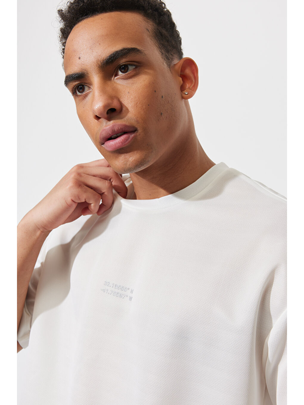 Erkek Beyaz Loose Fit Bisiklet Yaka Kısa Kollu Tişört-1