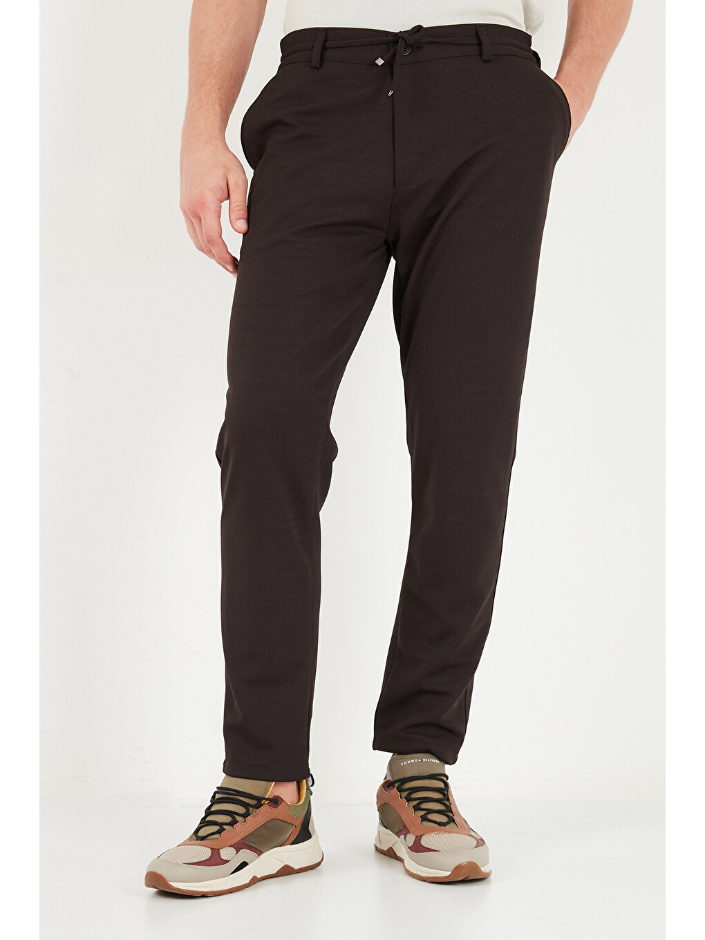 Kahverengi Regular Fit Düz Paça Bağlamalı Pantolon 6843700-2