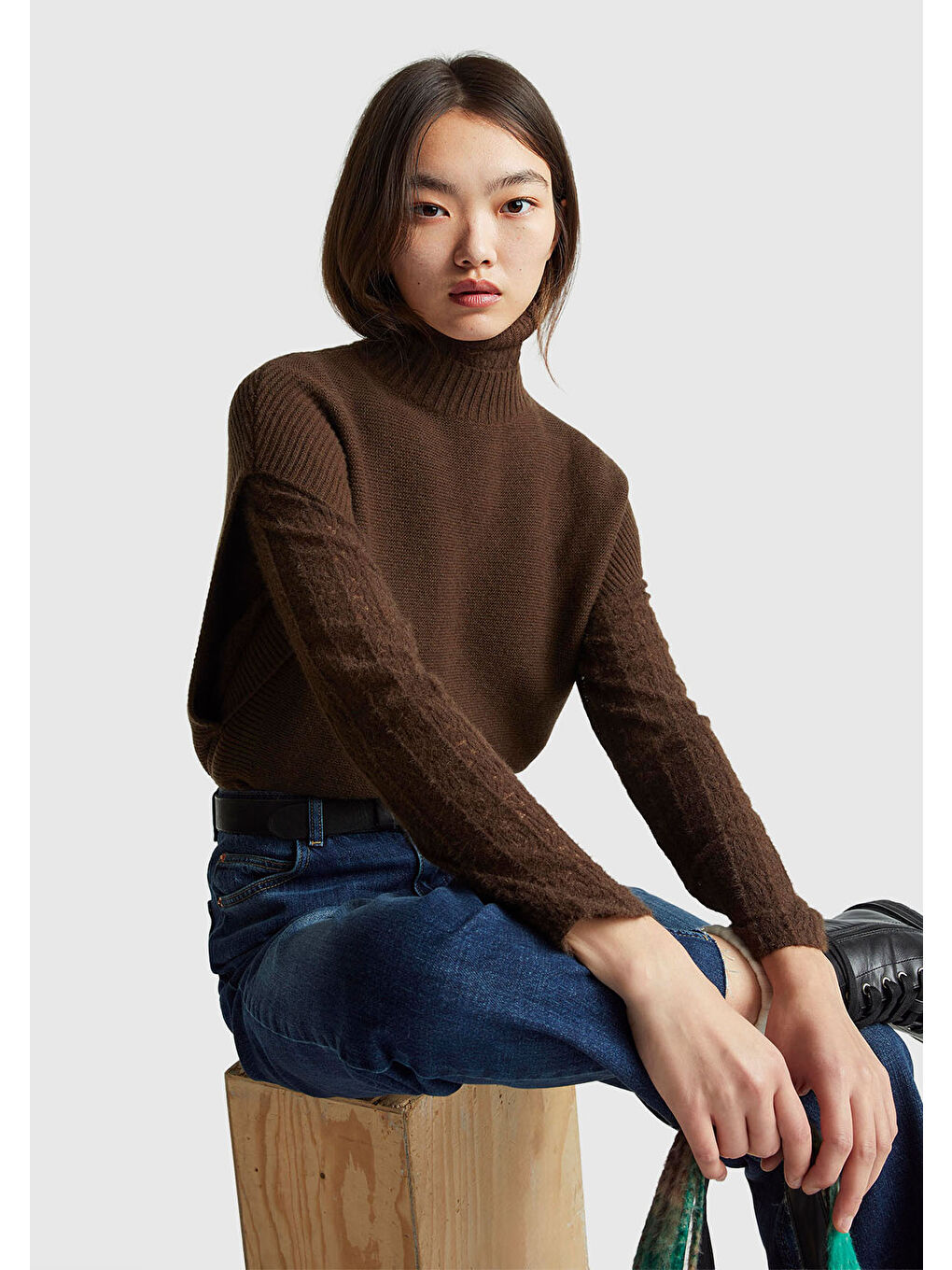 Kadın Koyu Kahverengi Desenli Dik Yaka Bluz-4