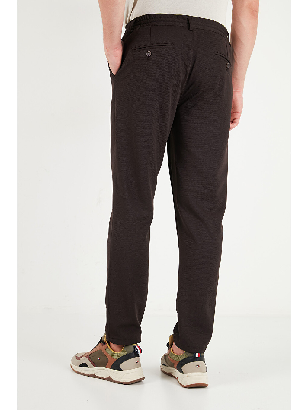 Kahverengi Regular Fit Düz Paça Bağlamalı Pantolon 6843700-6