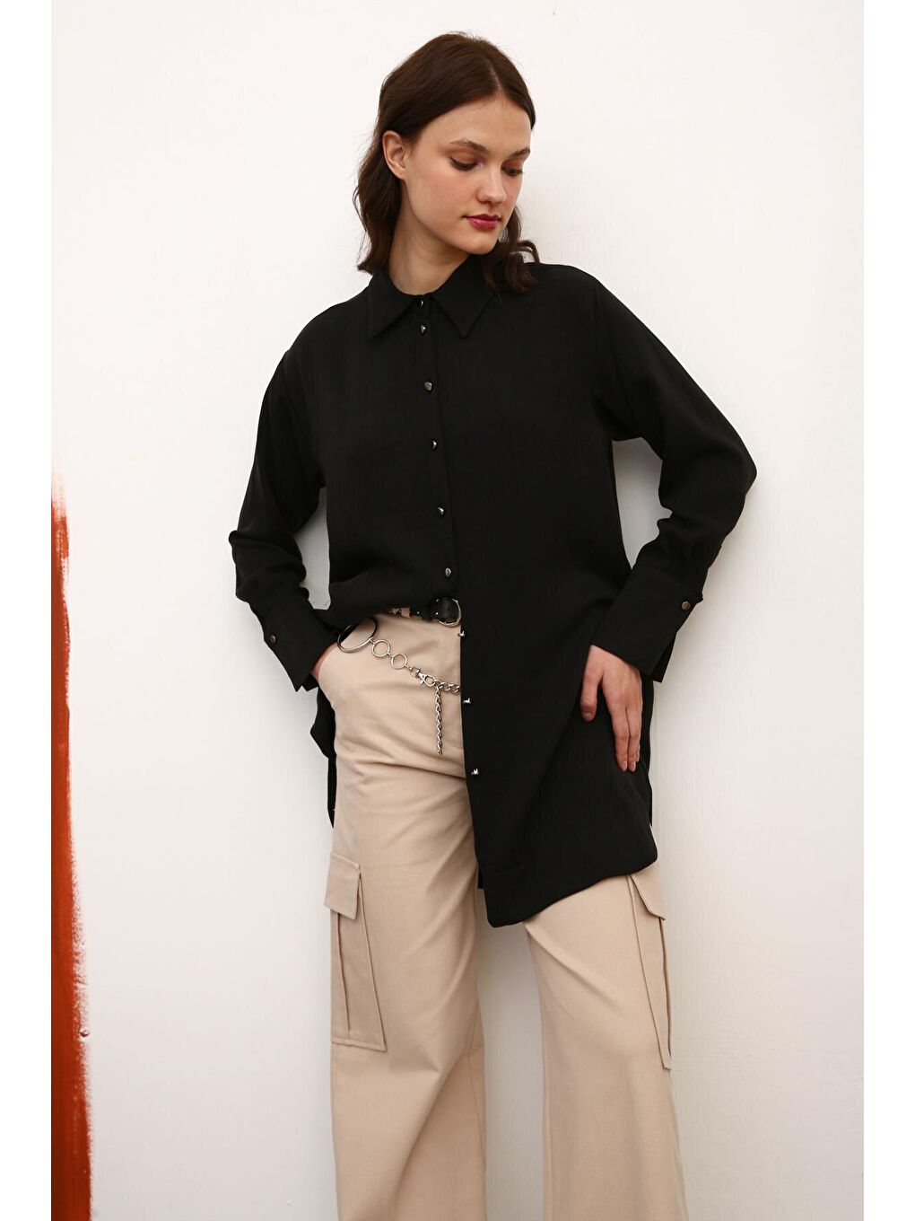 Siyah Yanları Yırtmaçlı Metal Düğmeli Gömlek Tunik-4