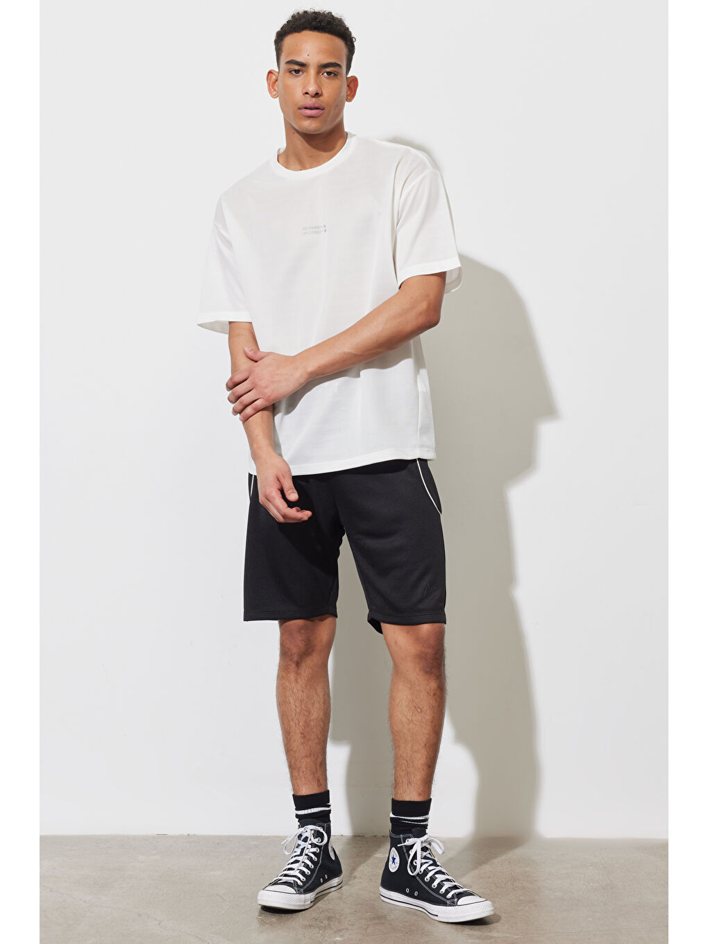 Erkek Beyaz Loose Fit Bisiklet Yaka Kısa Kollu Tişört-4