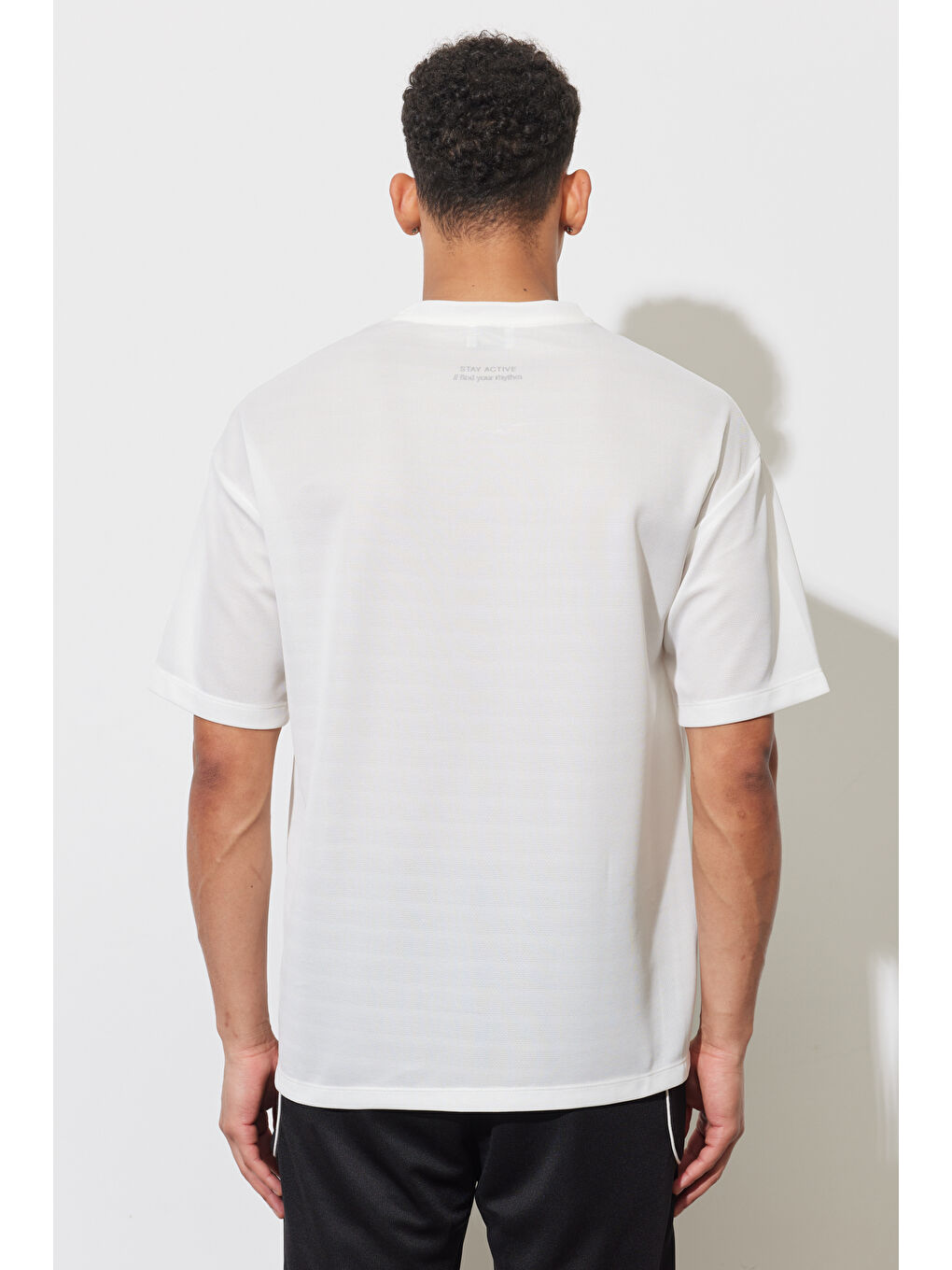 Erkek Beyaz Loose Fit Bisiklet Yaka Kısa Kollu Tişört-5