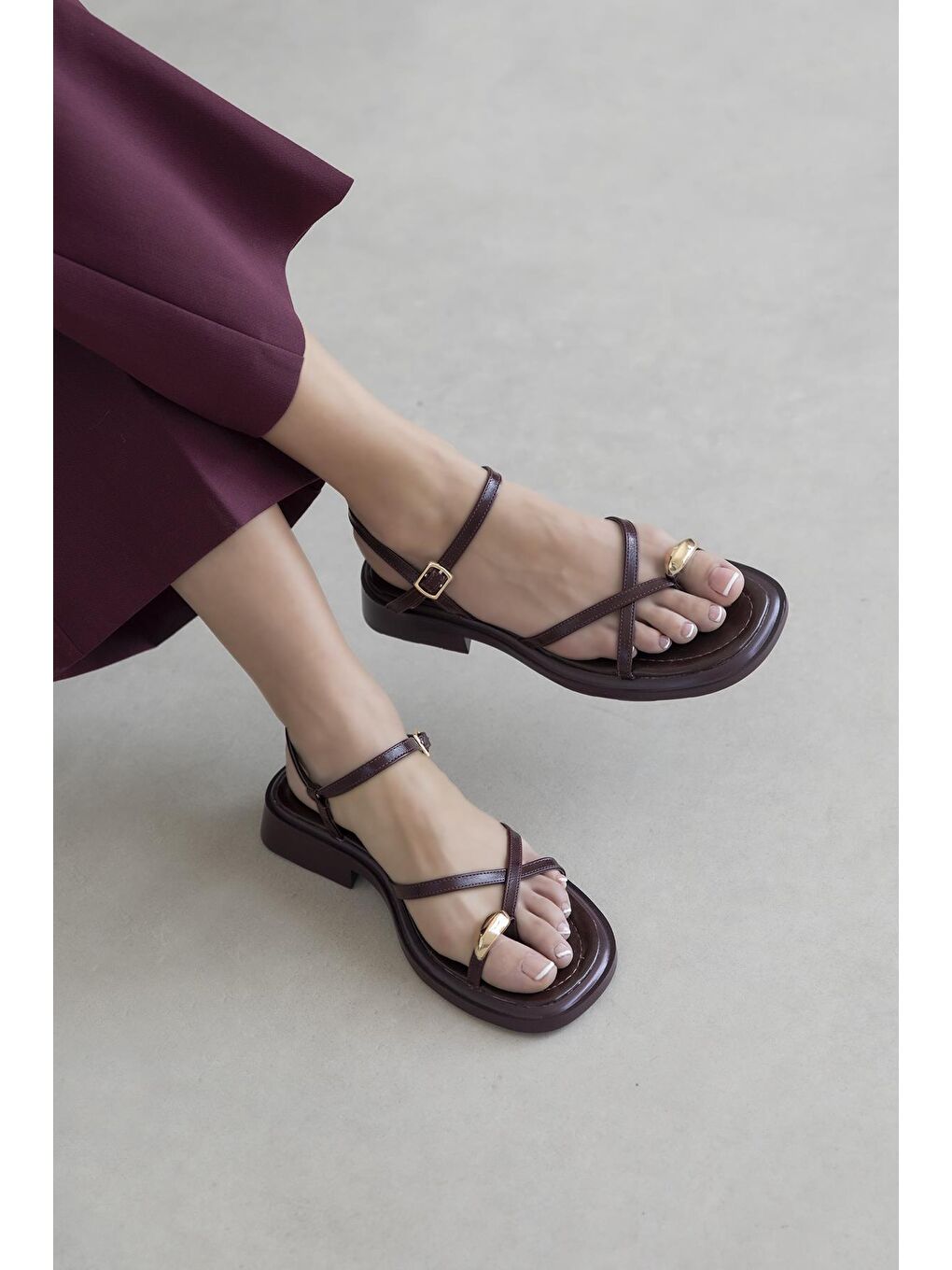Vichenza Kadın Parmak Arası Kırışık Deri Sandalet Bordo
