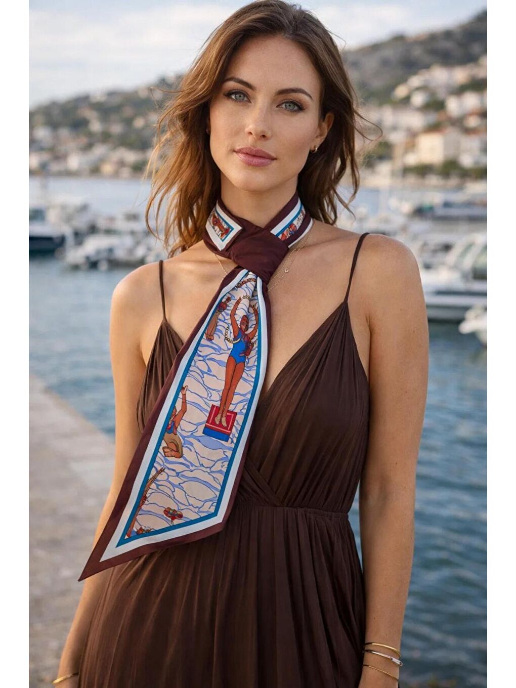 Gri Kadın Kahverengi Figürlü Sanatsal Desen Premium Boyun Fuları FLR1001 KAHVERENGI