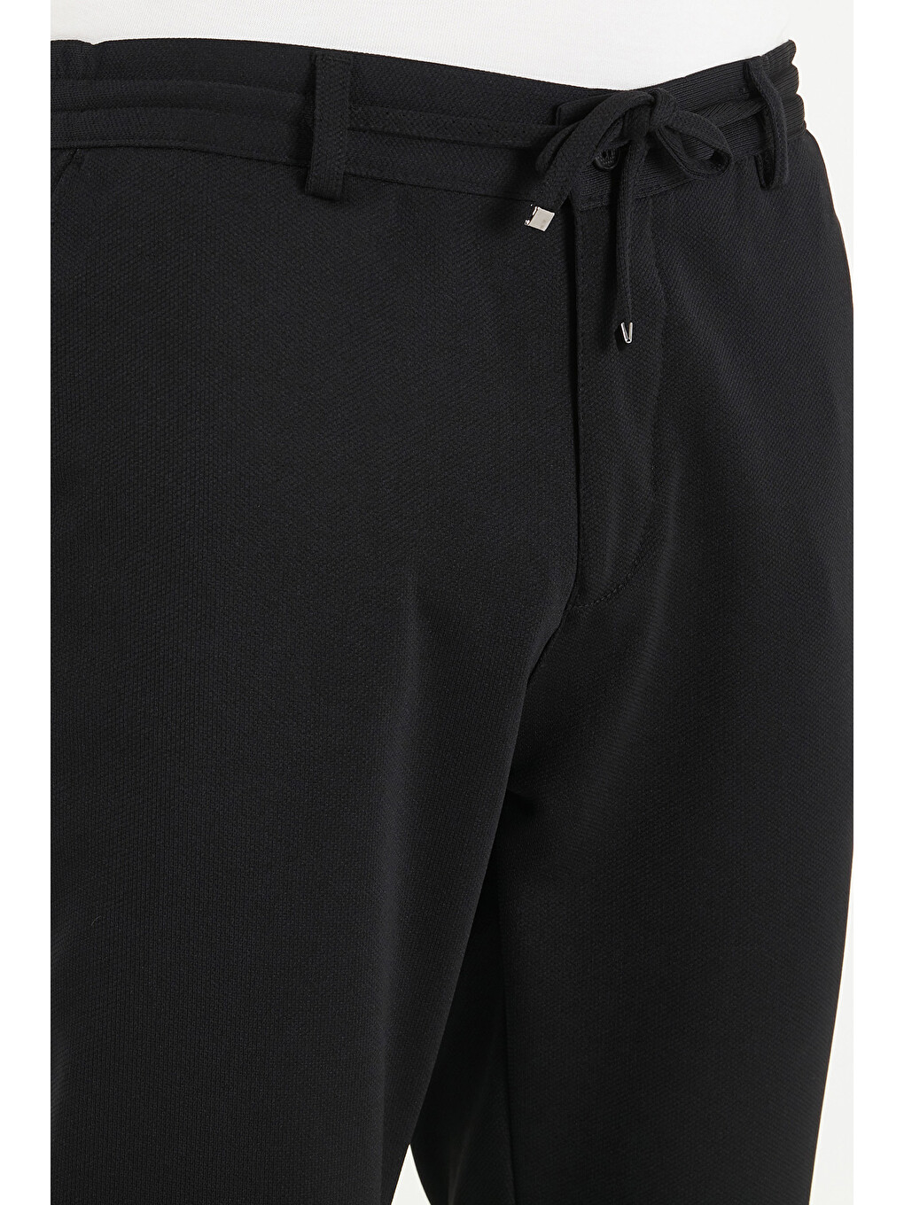 Siyah Regular Fit Düz Paça Bağlamalı Pantolon 6843700-5