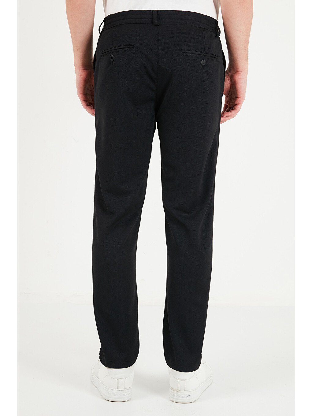 Siyah Regular Fit Düz Paça Bağlamalı Pantolon 6843700-6
