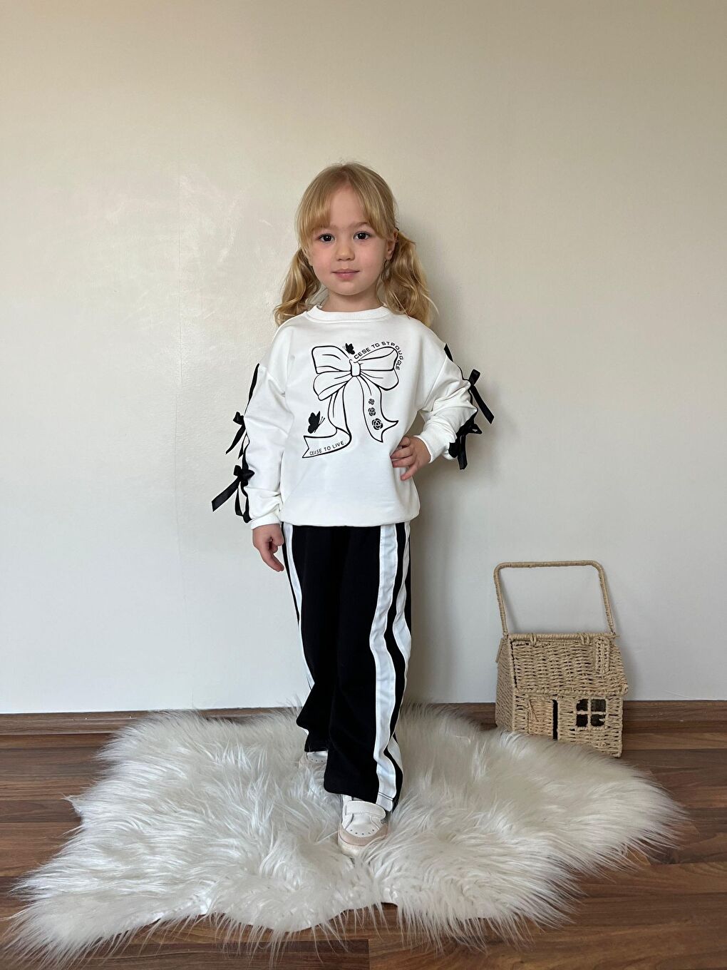 Beyaz Kız Çocuk Şerit Detaylı Kurdela Baskı Eşofman Takım