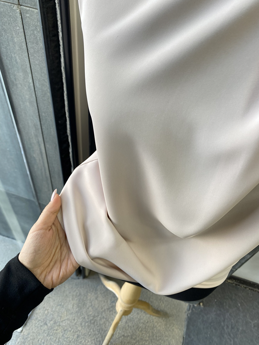 Bej Boğazlı İç Göstermeyen Sıfır Kol Kadın Gömleği-1