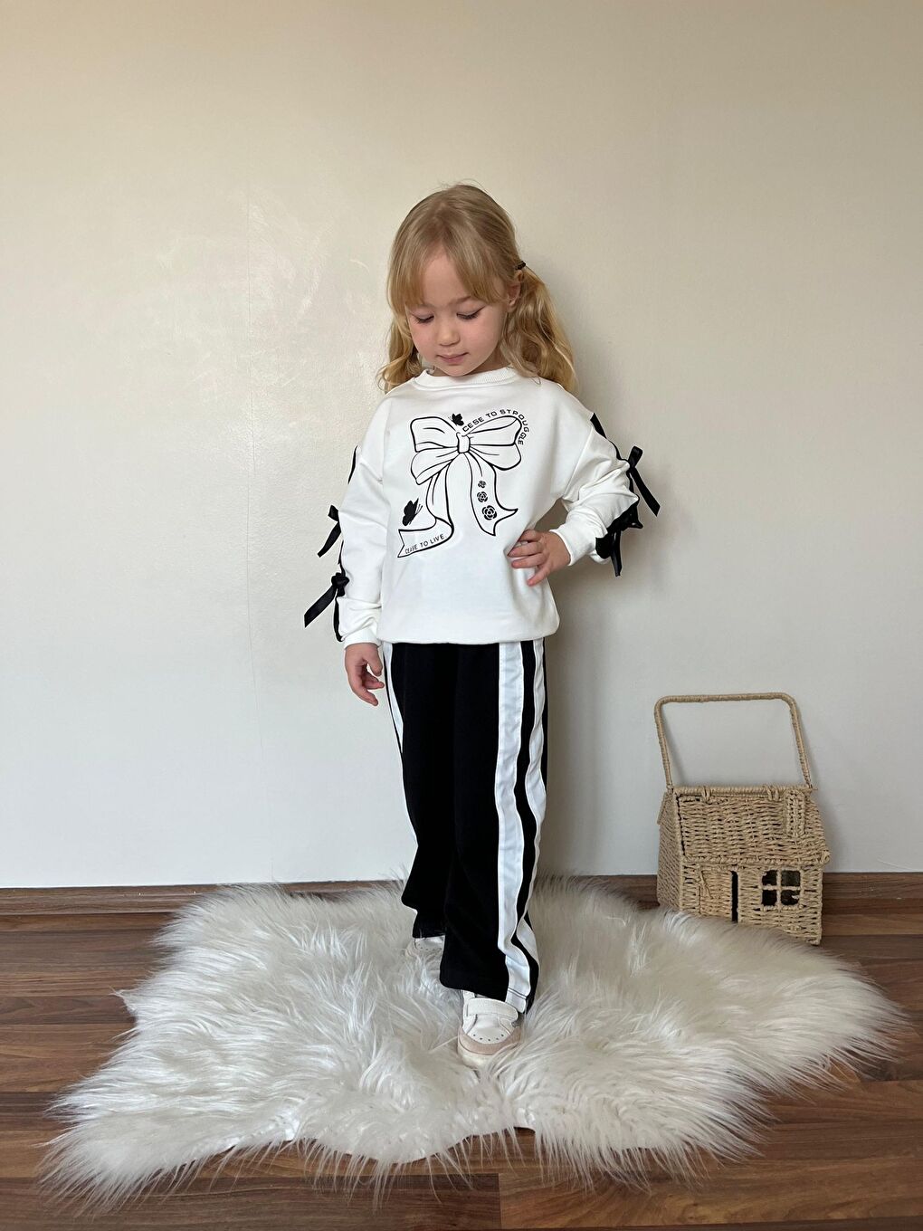 Beyaz Kız Çocuk Şerit Detaylı Kurdela Baskı Eşofman Takım-3