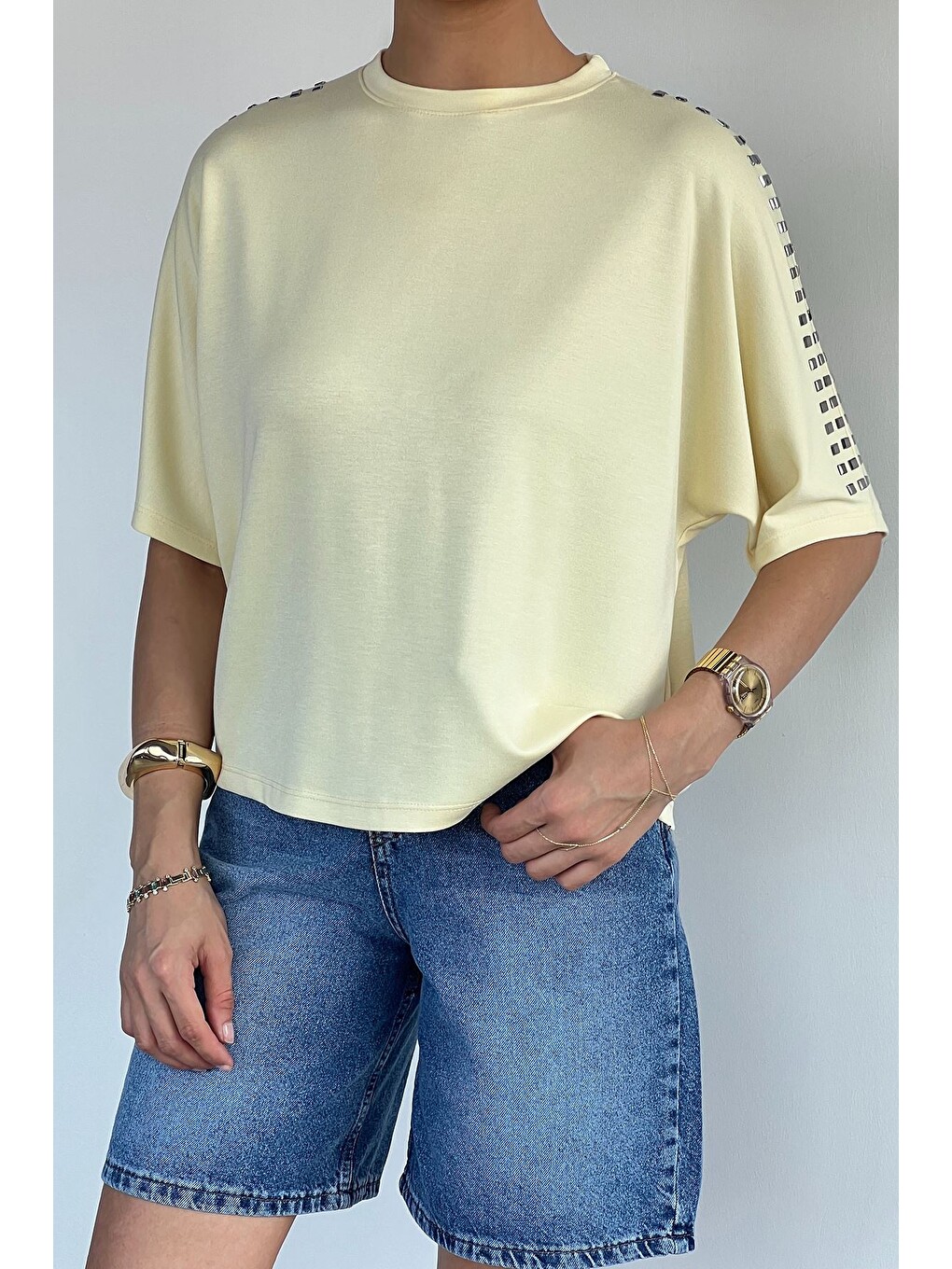 Sarı Kadın Omuzlar Metal Taşlı Oversize Bluz