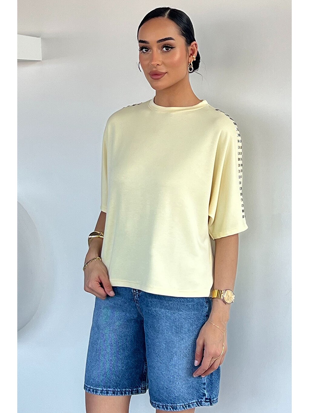 Sarı Kadın Omuzlar Metal Taşlı Oversize Bluz-1