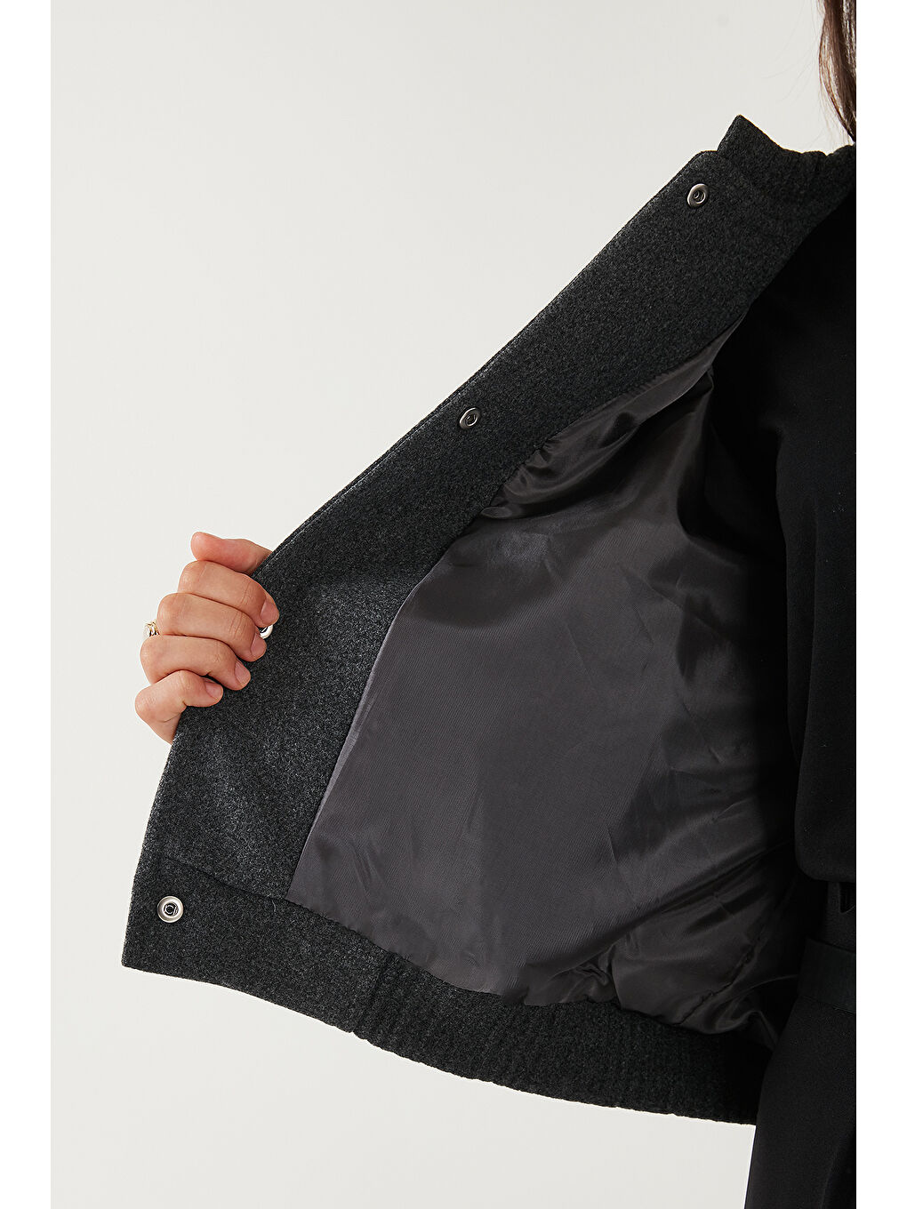 Antrasit Loose Fit Sıfır Yaka Çıtçıtlı Kaşe Kısa Mont 6810178-5