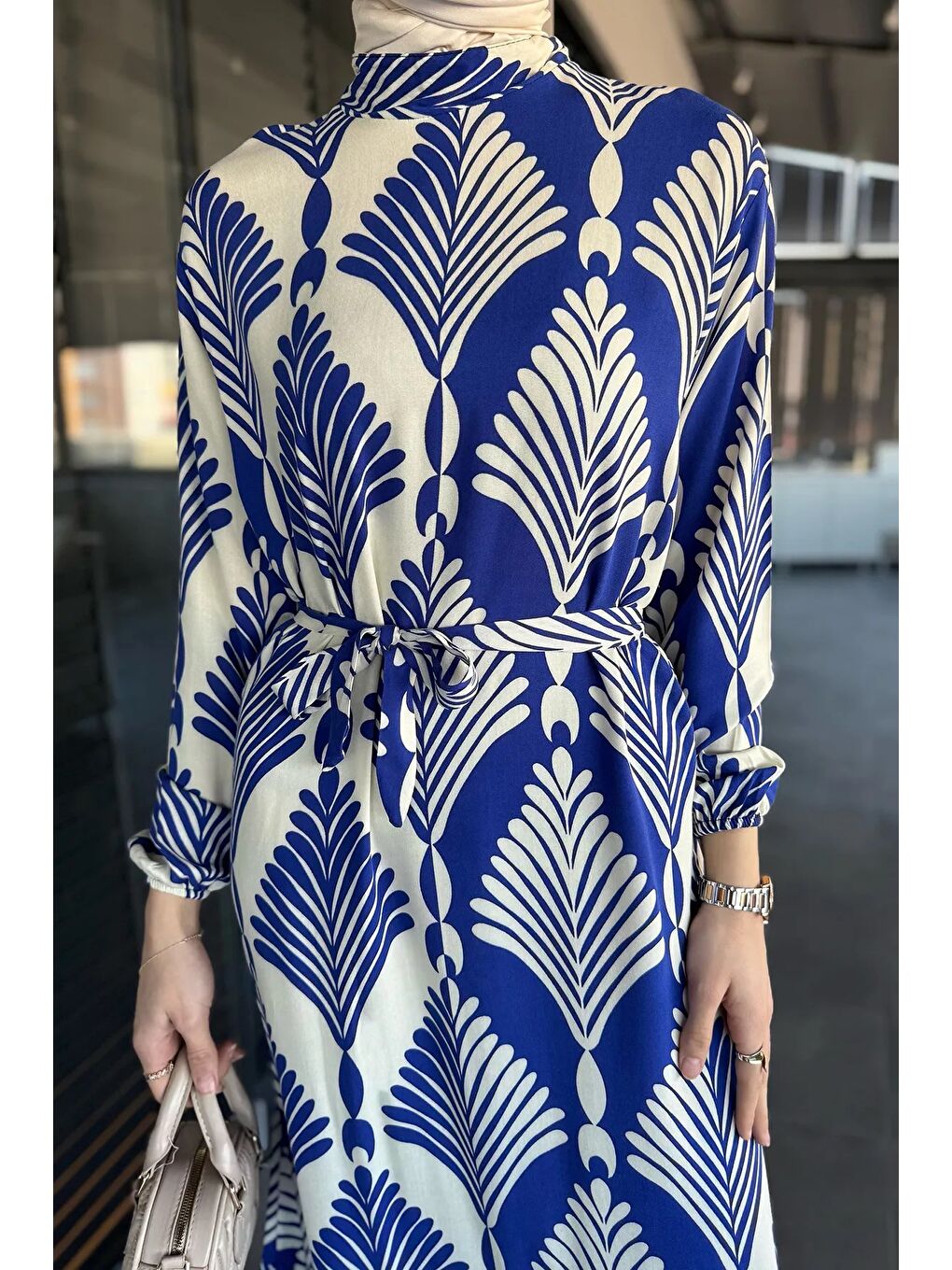Mavi Desenli Bel Kuşaklı Tesettür Viskon Elbise-5
