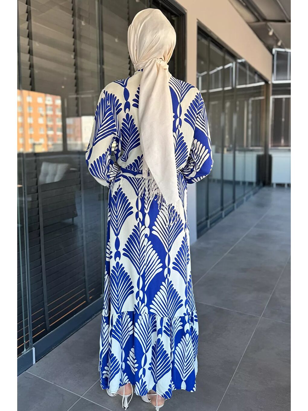 Mavi Desenli Bel Kuşaklı Tesettür Viskon Elbise-6