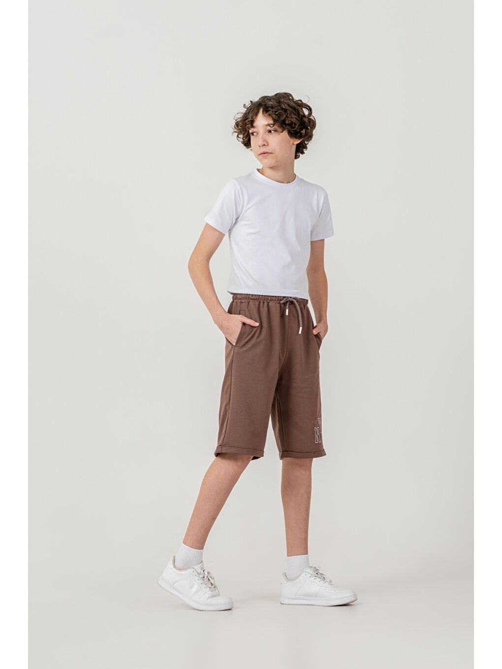 Kahverengi Duble Paçalı Nyc Nakışlı Erkek Çocuk Şort-1